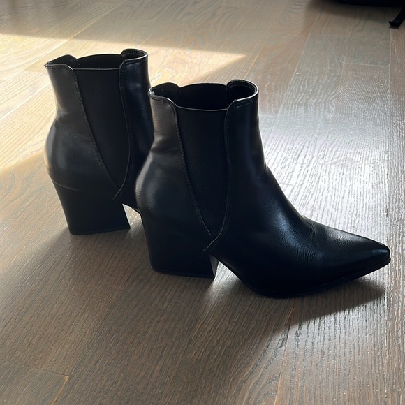Black size 5/38 booties - Picture 2 of 3